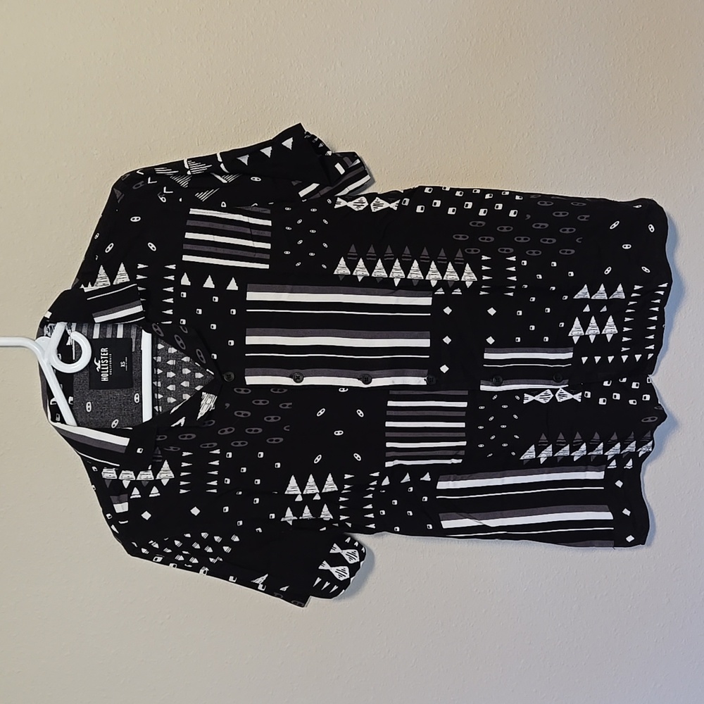 Hollister Men's Black and White Patterned Shirt